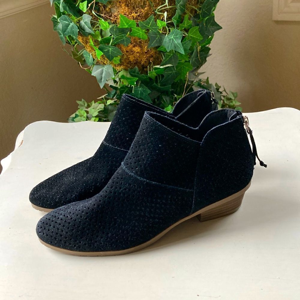 Kenneth Cole Reaction Perforated Black Leather Suede Ankle Boots Women’s 8 EUC